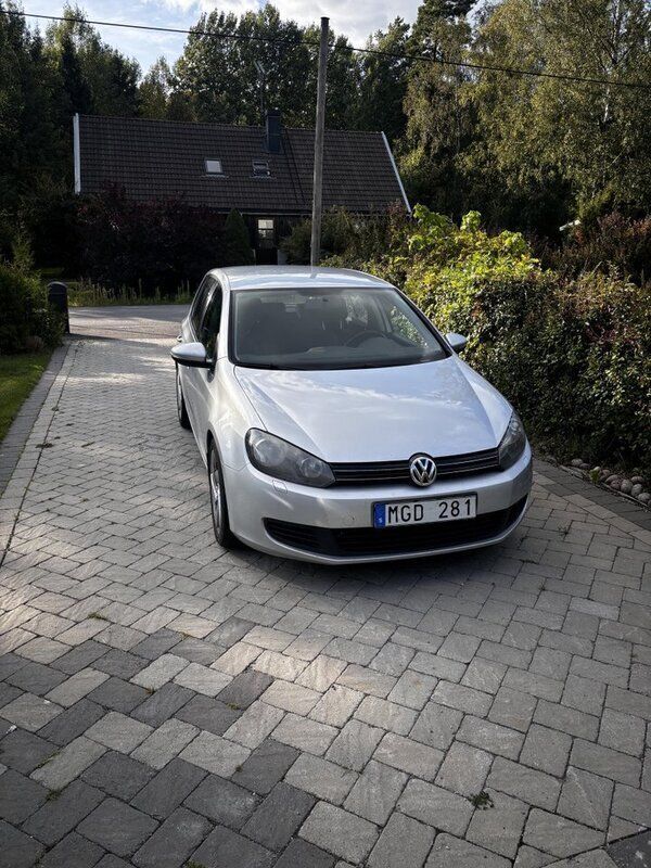 Silver Begagnad 2012 VW Golf VII Halvkombi | 49 900 kr (Bra pris) - Bild 1/4