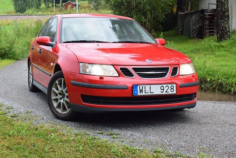Röd Begagnad 2005 Saab 9-3 Linear Sedan | 35 000 kr (Dyr) - Bild 1/4