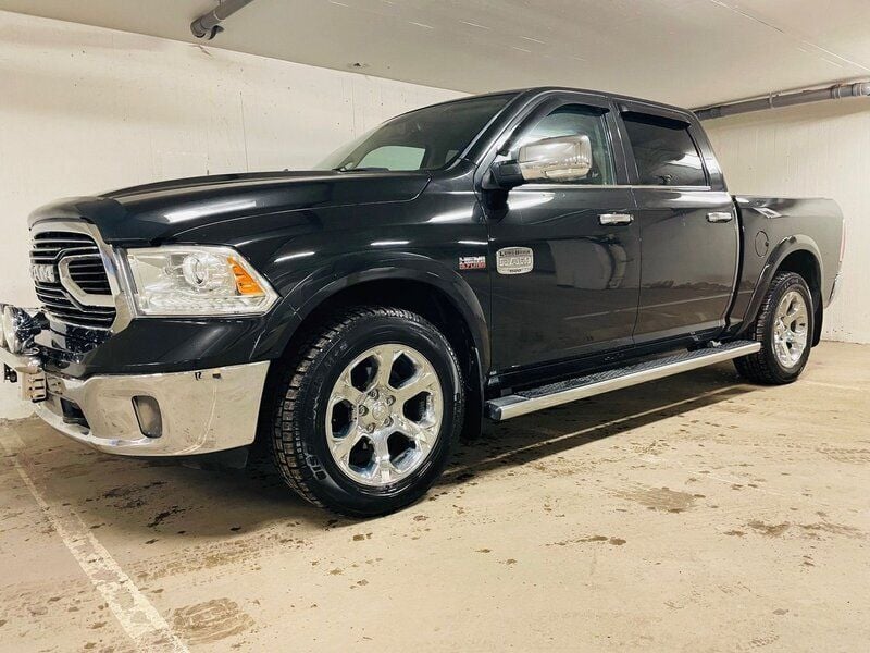 Svart Begagnad 2018 Dodge Ram Pickup | 386 250 kr (Marknadspris) - Bild 1/4