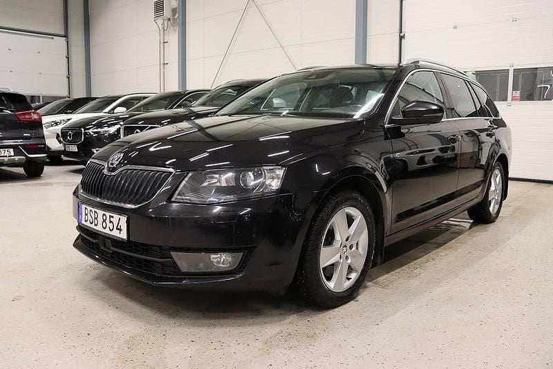 Svart Begagnad 2015 Skoda Octavia Style Kombi | 139 900 kr (Bra pris) - Bild 1/4