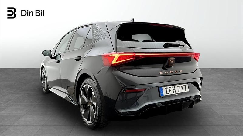 Begagnad Cupra Born e-Boost 169 kW (231 HK) 2024 Svart Halvkombi