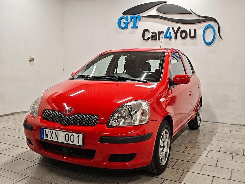 Röd Begagnad 2004 Toyota Yaris Halvkombi | 39 500 kr (Marknadspris) - Bild 1/4