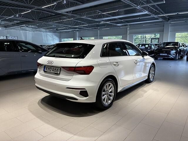 Begagnad Audi A3 Proline 151 HK (111 kW) 2023 Ibisvit Sedan