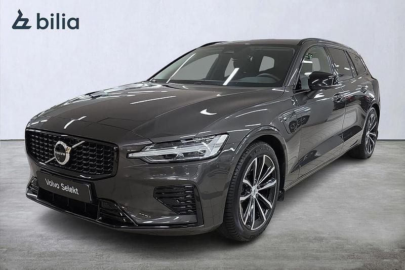 Grå Begagnad 2025 Volvo V60 Plus Kombi | 499 000 kr (Marknadspris) - Bild 1/3