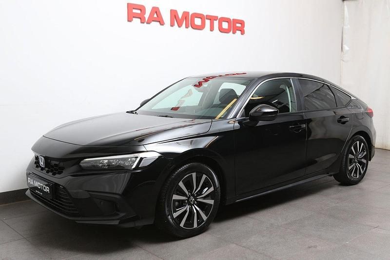 Svart metallic Ny 2024 Honda Civic Elegance Halvkombi | 379 900 kr (Marknadspris) - Bild 1/4