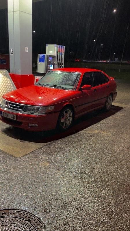 Röd Begagnad 2002 Saab 9-3 Aero Halvkombi | 30 000 kr - Bild 1/4