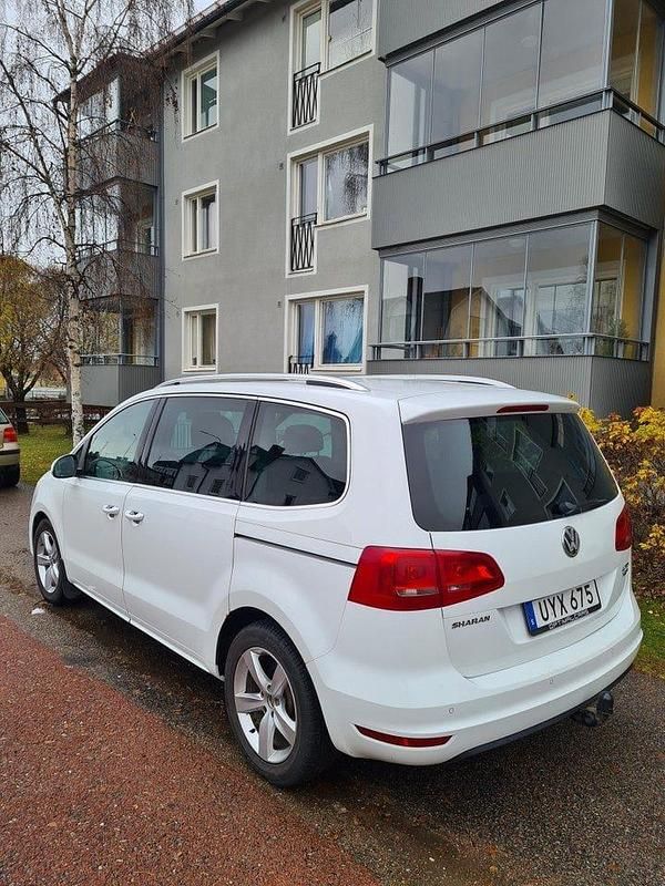 Begagnad VW Sharan 140 HK (102 kW) 2015 Minibuss