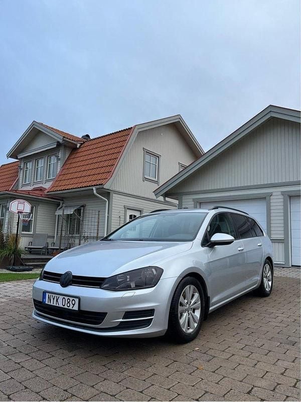 Silver Begagnad 2014 VW Golf VII Kombi | 70 000 kr (Superpris) - Bild 1/4