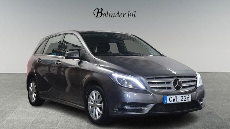 Mörkgrå Begagnad 2014 Mercedes B180 Minibuss | 109 800 kr (Marknadspris) - Bild 1/4