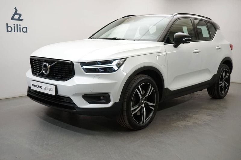 Vit Begagnad 2020 Volvo XC40 R-Design SUV | 359 900 kr (Lite dyr) - Bild 1/3