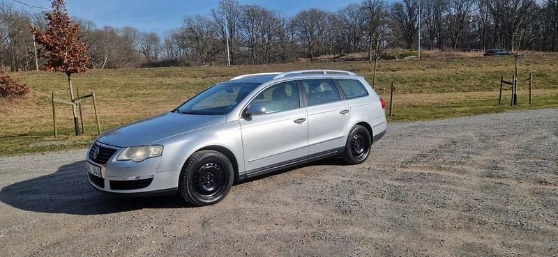 Silver Begagnad 2010 VW Passat Sportline Kombi | 29 900 kr - Bild 1/4