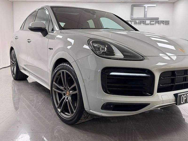 Begagnad Porsche Cayenne Platinum Edition 340 HK (250 kW) 2023 Ljusgrå SUV