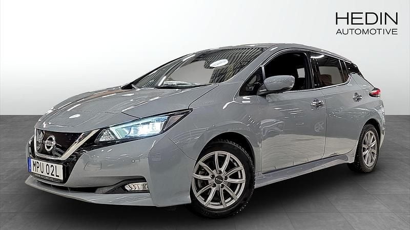 Grå Begagnad 2021 Nissan Leaf N-Connecta Halvkombi | 164 900 kr (Bra pris) - Bild 1/4