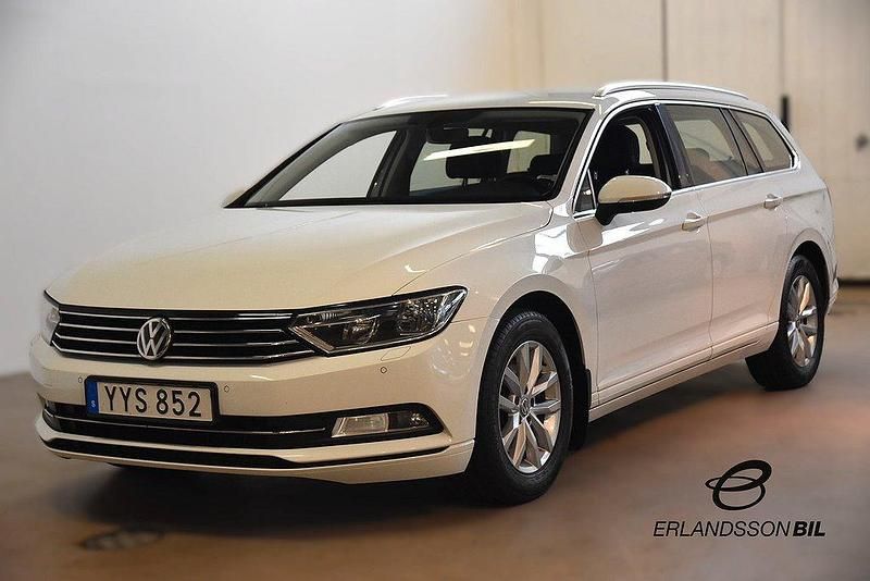 Vit Begagnad 2017 VW Passat Kombi | 184 900 kr (Marknadspris) - Bild 1/4