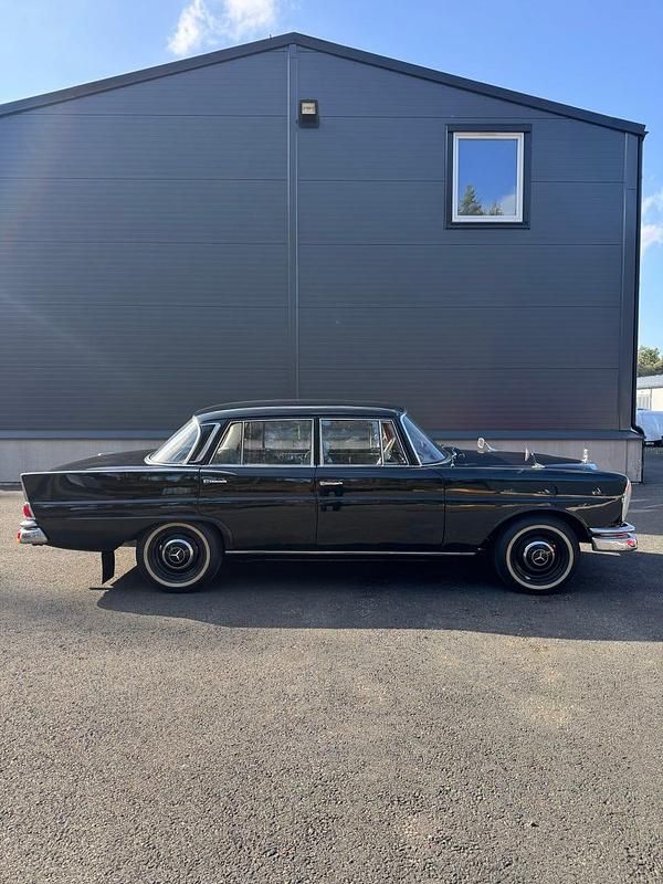 Begagnad Mercedes 220 111 HK (81 kW) 1965