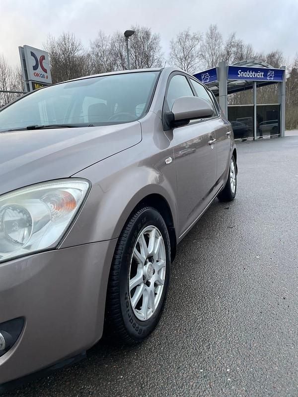 Begagnad 2008 Kia Ceed Halvkombi | 48 000 kr (Bra pris) - Bild 1/4