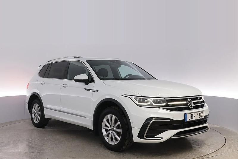Vit Begagnad 2021 VW Tiguan Allspace R-line SUV | 379 000 kr (Dyr) - Bild 1/4