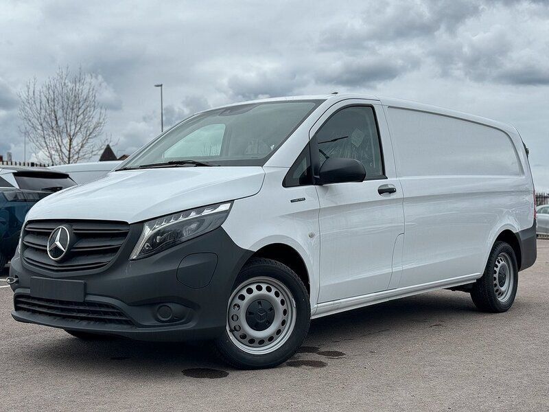 Vit Begagnad 2023 Mercedes e-Vito Minibuss | 536 250 kr (Marknadspris) - Bild 1/4