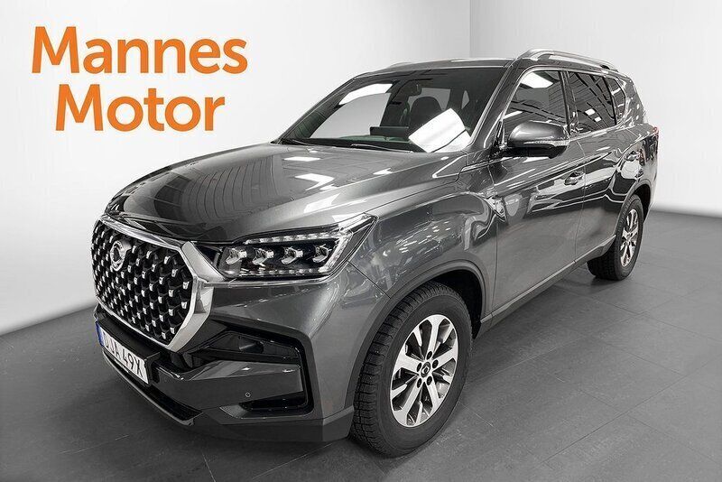 Grå (grå metallic) Begagnad 2024 Ssangyong Rexton SUV | 549 000 kr - Bild 1/4