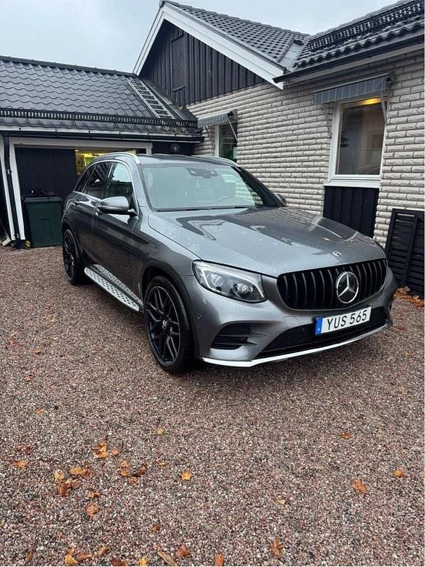 Grå Begagnad 2018 Mercedes GLC250 SUV | 299 000 kr (Marknadspris) - Bild 1/4