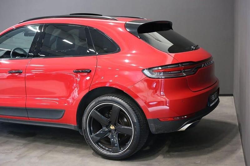 Begagnad Porsche Macan 245 HK (180 kW) 2019 Röd SUV