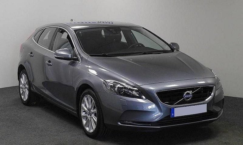 Grå Begagnad 2015 Volvo V40 Momentum Kombi | 109 500 kr (Marknadspris) - Bild 1/4