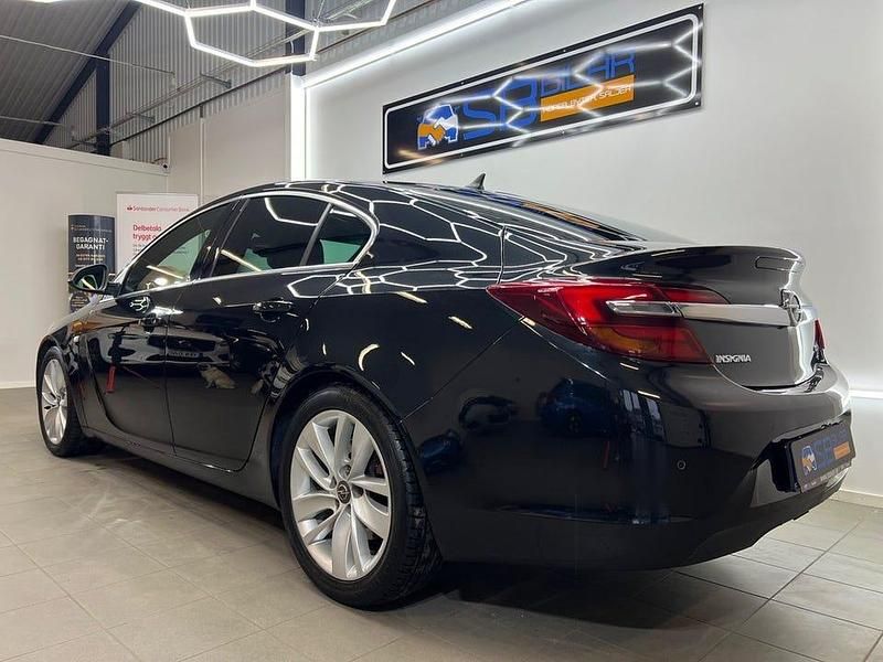 Begagnad Opel Insignia Business 163 HK (119 kW) 2013 Svart Halvkombi