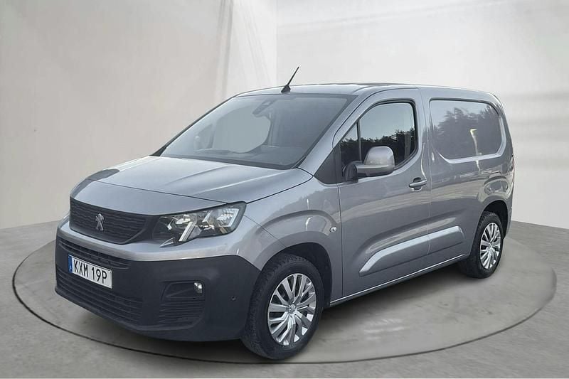 Grå Begagnad 2019 Peugeot Partner Van | 139 000 kr (Marknadspris) - Bild 1/4