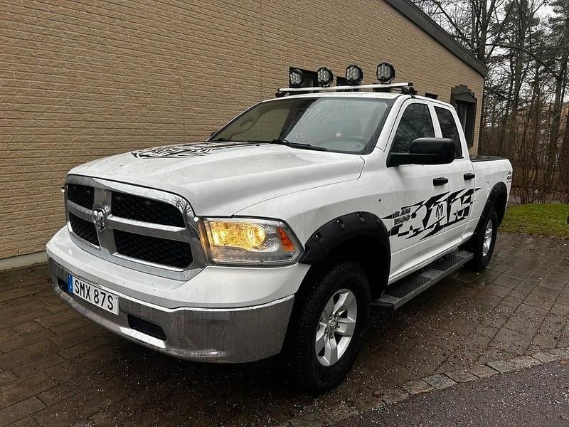 Vit Begagnad 2020 Dodge Ram Pickup | 299 900 kr - Bild 1/4