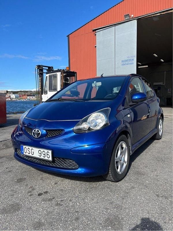 Blå Begagnad 2007 Toyota Aygo Halvkombi | 25 000 kr (Marknadspris) - Bild 1/4