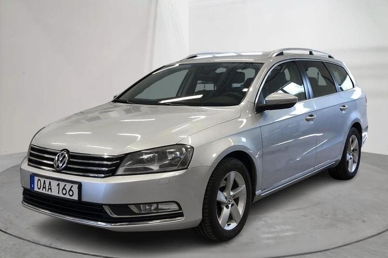 Silver Begagnad 2014 VW Passat Sedan | 96 000 kr (Marknadspris) - Bild 1/4