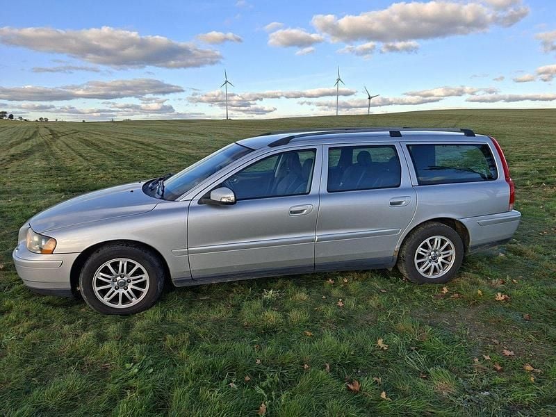 Grå Begagnad 2007 Volvo V70 Kinetic Kombi | 29 000 kr (Marknadspris) - Bild 1/4