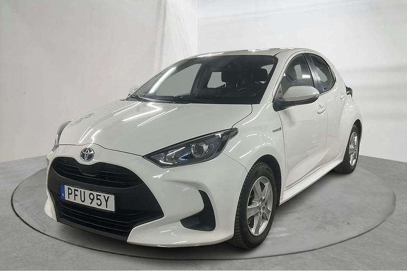 Vit Begagnad 2020 Toyota Yaris Active | 179 000 kr (Marknadspris) - Bild 1/4