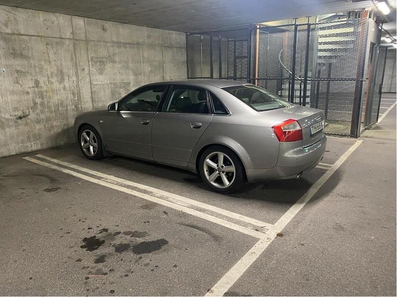 Grå Begagnad 2003 Audi A4 Comfort Sedan | 22 500 kr (Bra pris) - Bild 1/4