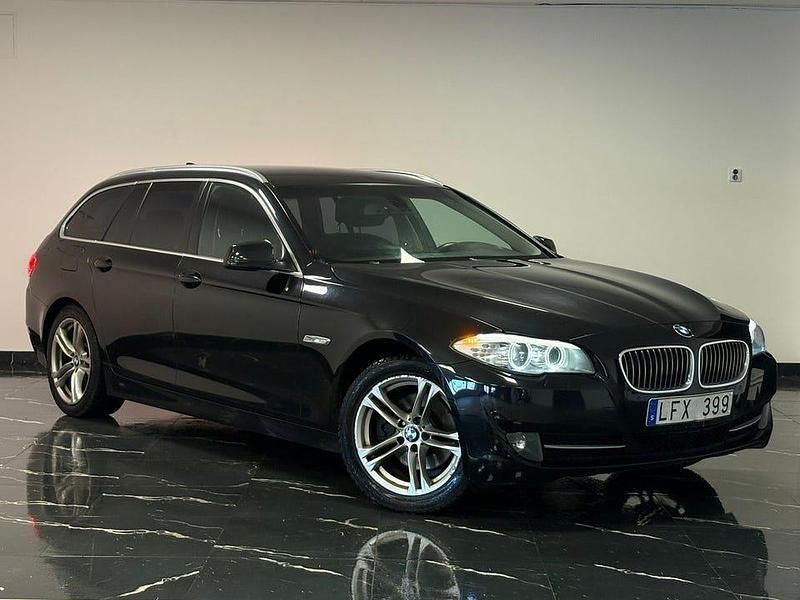 Begagnad BMW 520 184 HK (135 kW) 2011 Svart Kombi