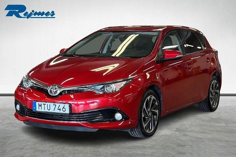 Mörkröd Begagnad 2016 Toyota Auris Active Kombi | 138 800 kr (Bra pris) - Bild 1/4
