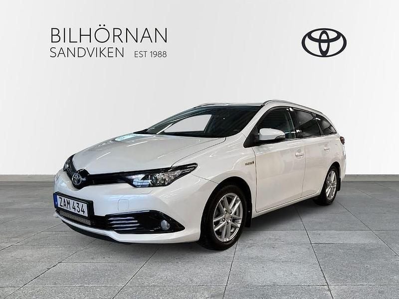 Vit Begagnad 2017 Toyota Auris Touring Sports Edition Kombi | 174 900 kr (Marknadspris) - Bild 1/3