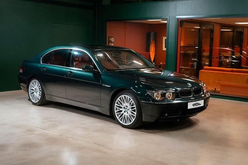 Mörkgrön Begagnad 2003 BMW 760 Comfort Edition Sedan | 289 900 kr - Bild 1/4