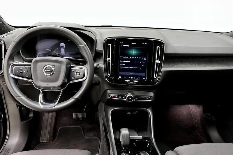 Begagnad Volvo XC40 Core 175 kW (238 HK) 2023 Svart SUV