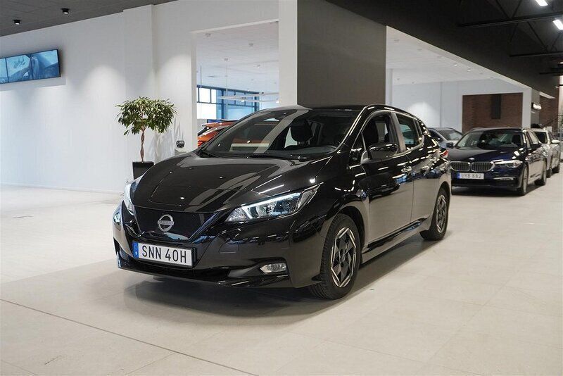 Svart Begagnad 2023 Nissan Leaf Acenta Halvkombi | 194 800 kr (Superpris) - Bild 1/4