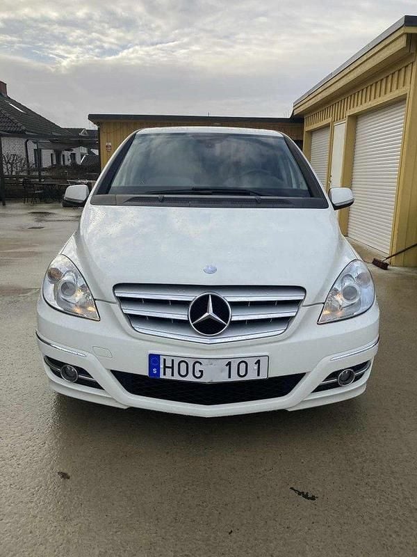 Vit Begagnad 2010 Mercedes B180 Minibuss | 39 900 kr (Lite dyr) - Bild 1/4