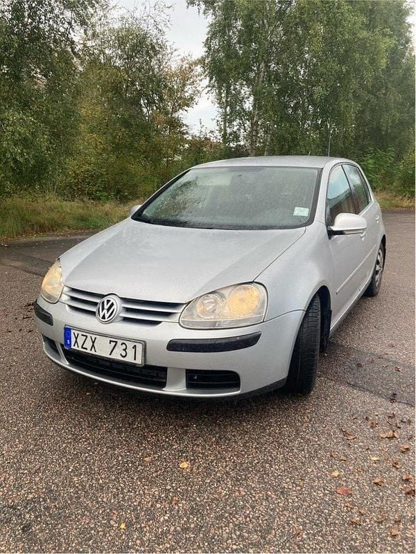Silver Begagnad 2007 VW Golf V Trendline Halvkombi | 12 000 kr (Superpris) - Bild 1/4