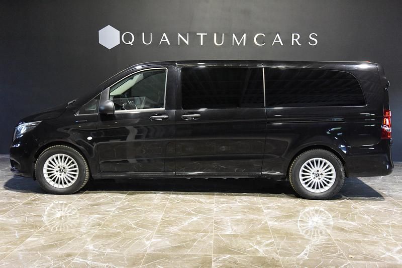 Begagnad Mercedes e-Vito 150 kW (204 HK) 2022 Svart Minibuss