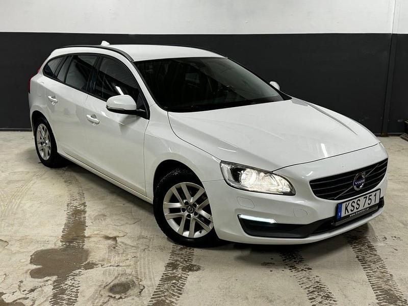 Begagnad Volvo V60 Kinetic 116 HK (85 kW) 2015 Vit Kombi