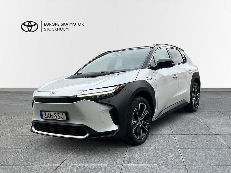 Vit Begagnad 2022 Toyota bZ4X Executive SUV | 419 900 kr (Lite dyr) - Bild 1/3