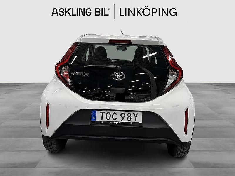 Begagnad Toyota Aygo X Play 72 HK (52 kW) 2022 Vit SUV