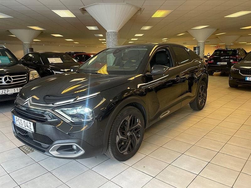 Svart Begagnad 2021 Citroën C4 PureTech Halvkombi | 185 900 kr (Marknadspris) - Bild 1/4