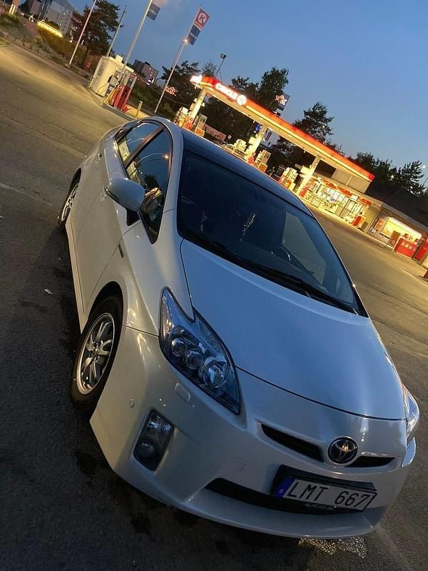 Begagnad 2010 Toyota Prius Halvkombi | 102 500 kr (Marknadspris) - Bild 1/4