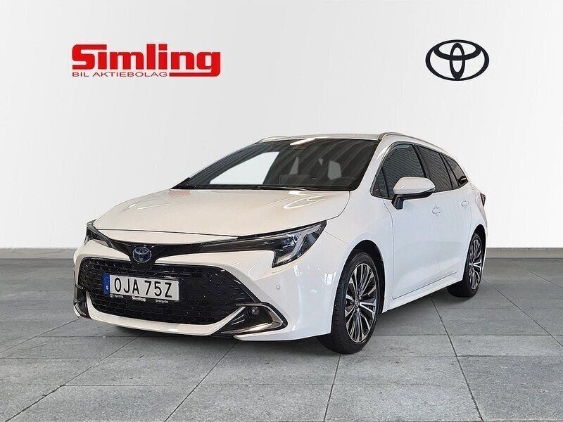 Vit Begagnad 2024 Toyota Corolla Style Kombi | 359 900 kr (Dyr) - Bild 1/4