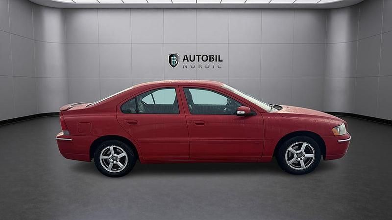 Begagnad Volvo S60 141 HK (103 kW) 2006 Röd Sedan